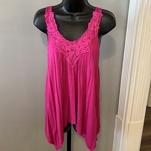 American Rag sz S tank w/embroidered lace. Comes from a pet and smoke free home